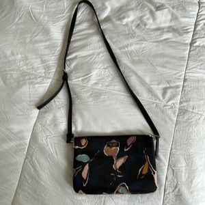 Kate spade new york – dawn dusk buds triple gusset crossbody
BLACKMULTI